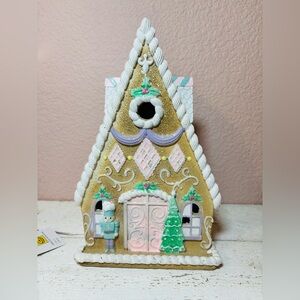 Christmas Holiday Gingerbread Style Pink Pastel House LED Lighted  10.5”‎ NEW